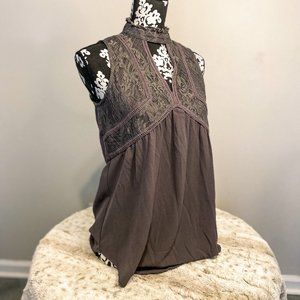 Maurices Womens Top Grey Sleeveless Keyhole Fit and Flare Blouse (S)